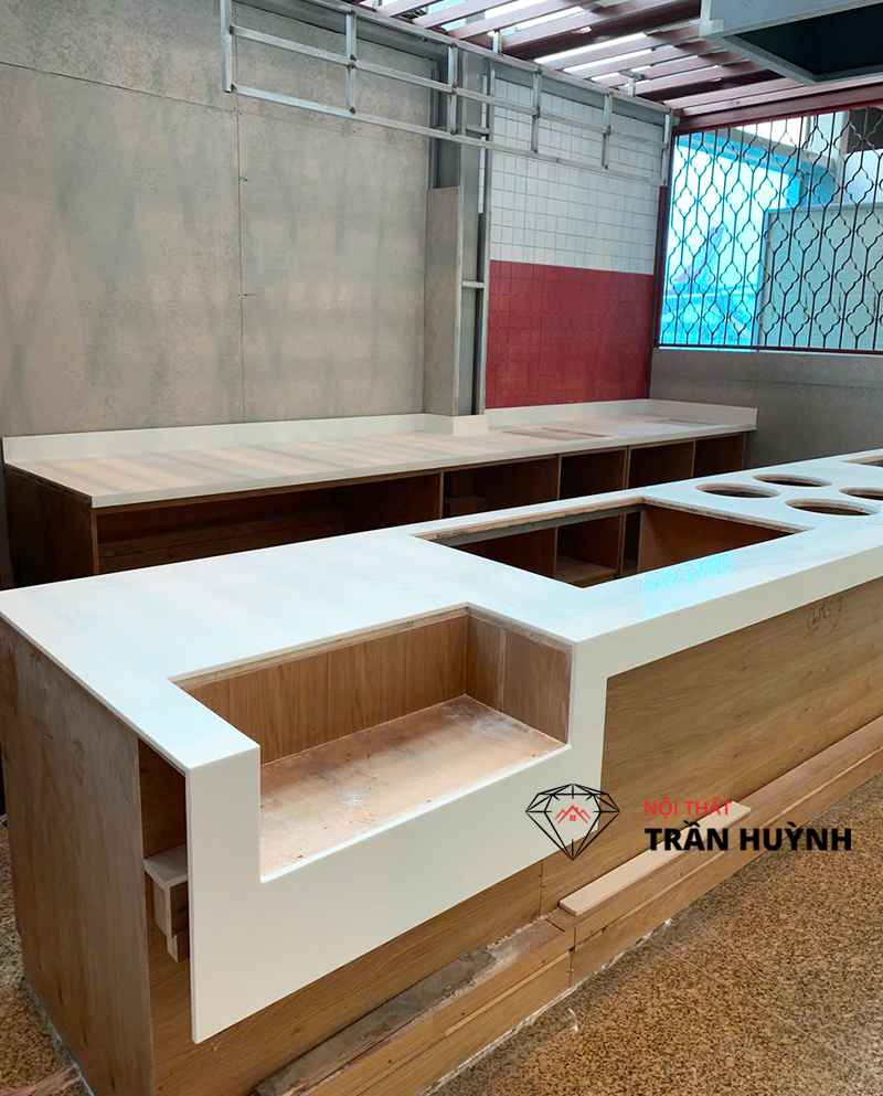 Hình ảnh thực tế dự án Thi Công Quầy Lễ Tân Đá Nhân Tạo Tại Sân Bay Cam Ranh