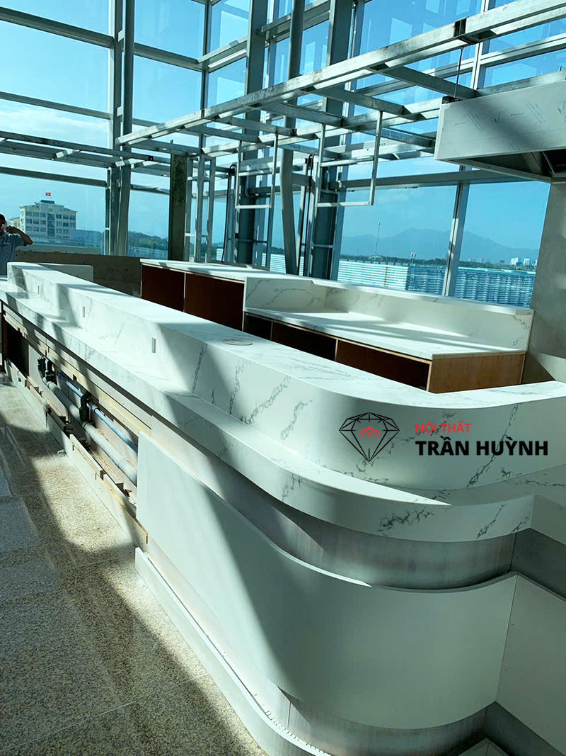Hình ảnh thực tế dự án Thi Công Quầy Lễ Tân Đá Nhân Tạo Tại Sân Bay Cam Ranh